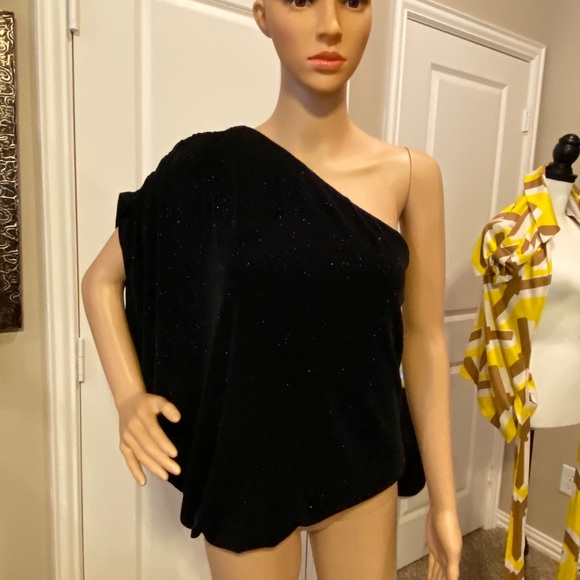 Alice + Olivia Navy Blue Shimmer Asymmetrical One Shoulder Top - Picture 4 of 6